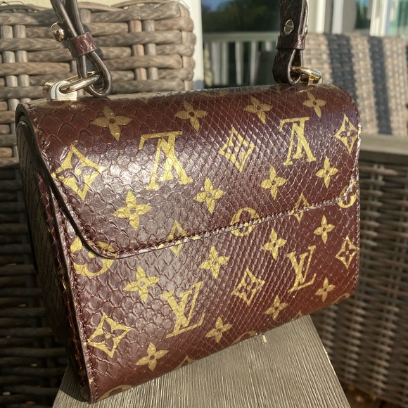 💙Louis Vuitton Python Twist. Brown w/Gold LV Pattern Logos. Handle/chain strap - Picture 5 of 9